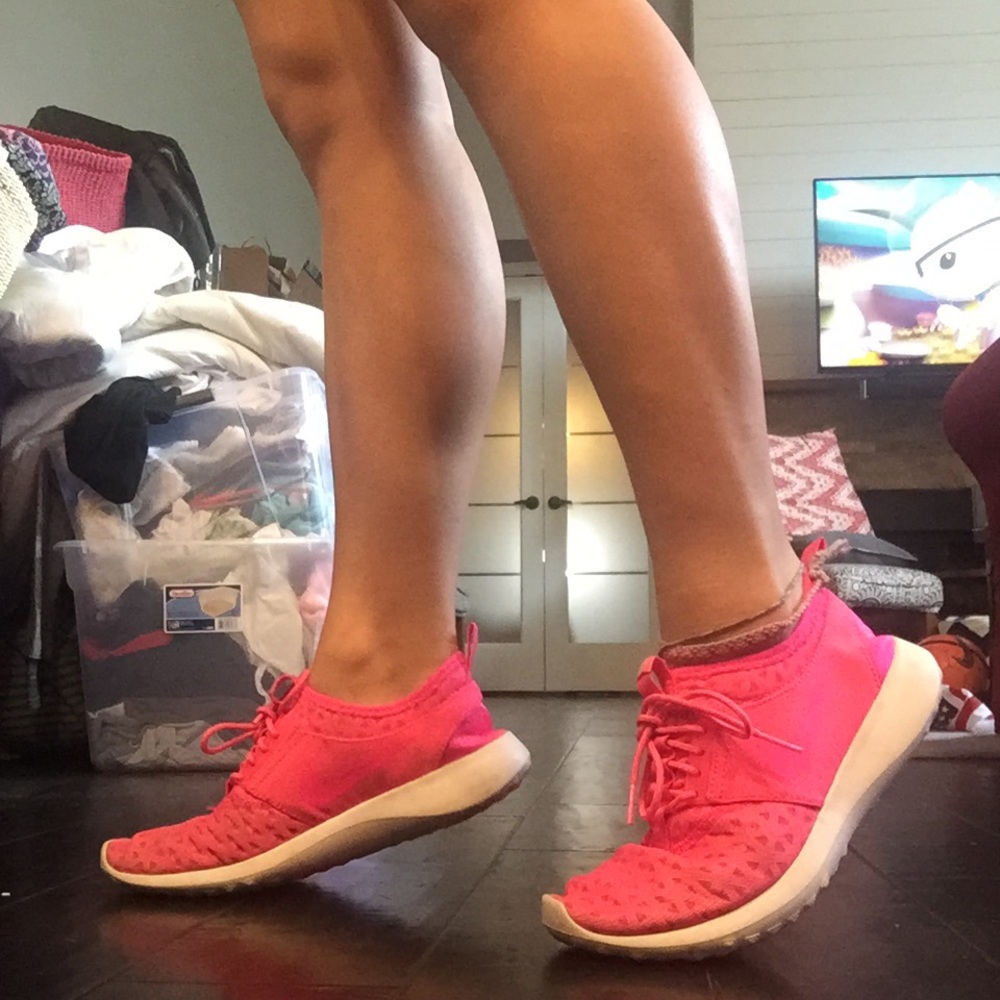 Nike Pink Tennis Shoes